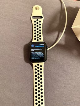 Apple Watch SE (2022) - 4