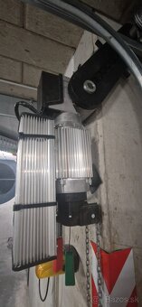 Priemyselná sekcionálna garážová brána SPEDOS (šírka - 4