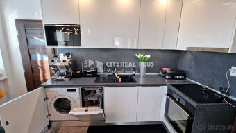 Na predaj 9 izbový rodinný dom v meste Šurany - 4