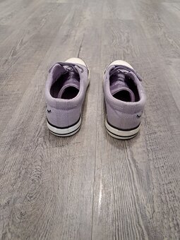Detské fialové tenisky. - 4