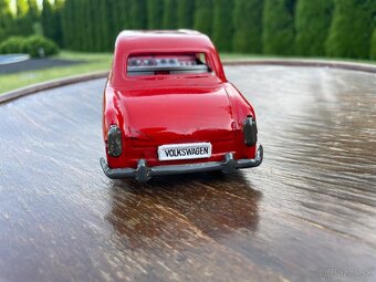 stará plechová Volkswagen 1500 - 4