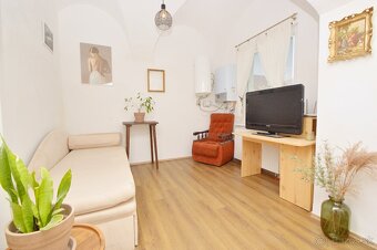 Predaj 1i byt v Zichyho kúrii v centre obce Rajka - 4