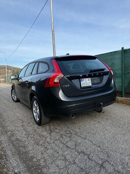 Volvo V60 2.0 D3 5válec 100kw/136PS manuál-6,Summum,Xenon - 4
