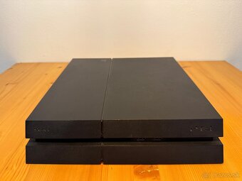 Predám Playstation 4 500GB + Controller - 4