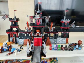 Lego 8877 Vladek's Dark Fortress - 4