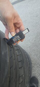 Pneu 235/40 R19 - 4