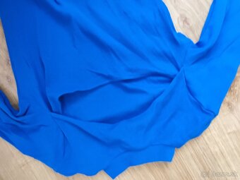 Nove saty s prestrihom v dekolte - 4