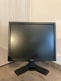 4× LCD monitory – Samsung, Dell, LG, BenQ - 4