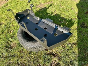 Držiak Kryt Palivovej Nádrže Jeep Grand Cherokee Comander - 4