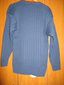 Pánsky sveter s "véčkom" - 4