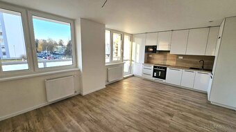 NOVOZREKONŠTRUOVANÝ 3 izb. byt ROSNÁ ul. blízko centra mesta - 4
