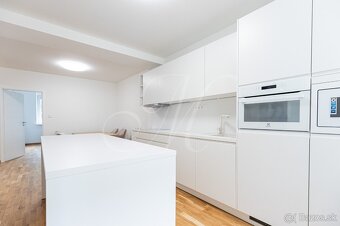 METROPOLITAN │ Krásny priestranný 3i byt v centre na PREDAJ - 4