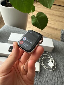 Apple Watch Series 5 Rose gold - 4