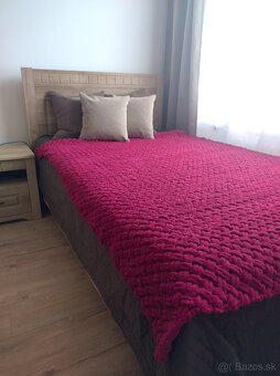 Velka puffy prikryvka, deka FUCHSIA - 4