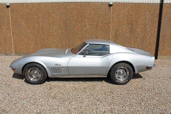 Chevrolet Corvette T-top z roku 1971 - 4