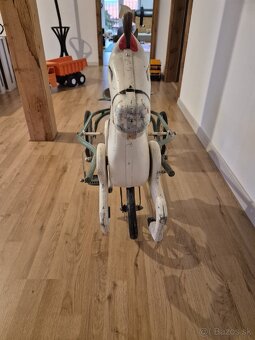 Plechovy slapaci konik - 4