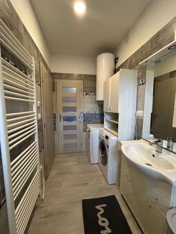 Nádherný kompletne zrekonštruovaný rodinný dom s garážou, ba - 4