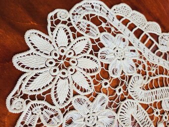 1. Krásna maslová jemná macrame dečka zdobená kvetmi 30x60 - 4