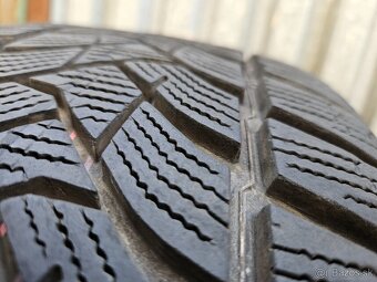 Špičkové zimné pneumatiky DUNLOP - 245/45 r18 - 4