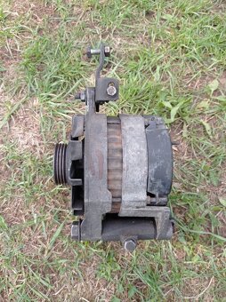 Predám diely na peugeot 205 1.8D. - 4