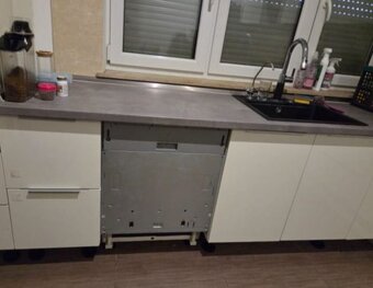 Moderní lesklá kuchyňská linka se spotřebiči,5705 - 4