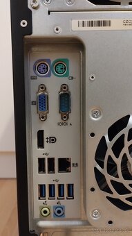 Predám stolný počítač HP - 4