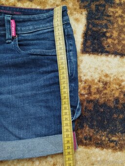 Damske riflove sortky Superdry a zelena kosela - 4