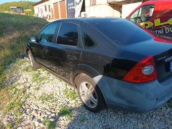 FORD FOCUS SEDAN 1,8TDCI/85KW M5 ROK 2009 - 4
