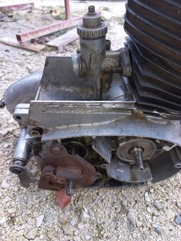 Motor jawa 250 559 - 4