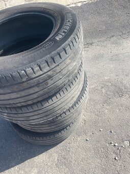 Predám letné pneumatiky Michelin 235/65r17 - 4