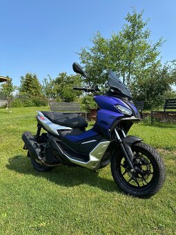 aprilia sr gt 125 - 4