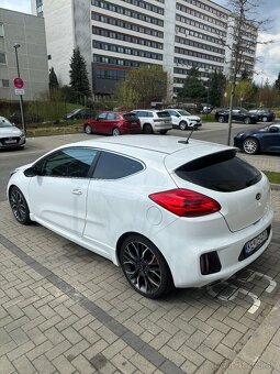 Kia ProCeed GT 3 dv. 150kw s NOVÝM MOTOROM - 4