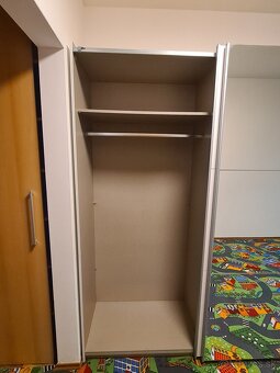 Skriňa s posuvnými dverami - 4