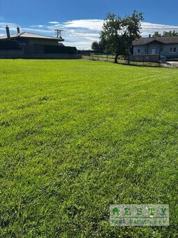 PREDAJ stavebný pozemok 900 m2, Kosorín, ESTY Real Estate s. - 4