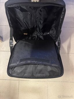 Kompaktný Samsonite kufrík s kódovým zámkom – 35 × 40 × 20 c - 4