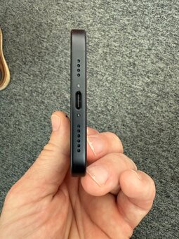 Predám Apple iPhone 16 Plus 128GB čierny - 4