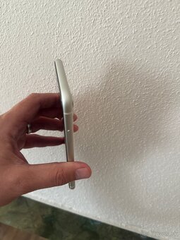 Predám iPhone 11 white 64GB - 4