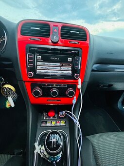 Predám Volkswagen Golf VI 2.0 TDI (81 kW)-110koní - 4