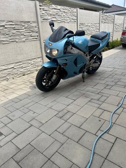 Honda cbr 900rr - 4