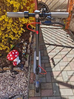 Mestská elektrická kolobežka 8.5“,350W,7.8Ah,30km/h,25km,12k - 4