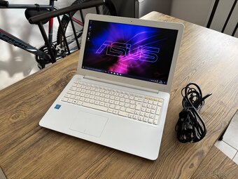 15.6/Asus Notebook/4GB RAM/128GB NVMe SSD/Intel HD 2GB Graf/ - 4
