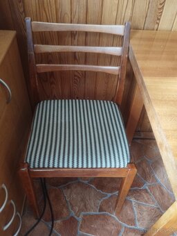 Stôl retro rozkladaci plus 4 stoličky - 4