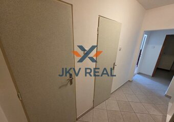 Realitná kancelária JKV REAL so súhlasom majiteľa ponúka na - 4