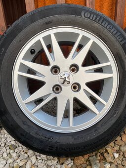 Predám originál Peugeot elektróny s pneumatikami-195/65 R15 - 4