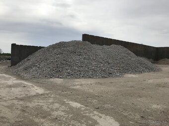 PIESOK, BETÓNOVÁ DRVA, ŠTRK ZÁSYPOVÝ A NA BETÓNOVANIE - 4
