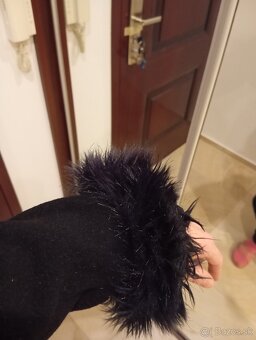 Darujem čierny kabát - 4