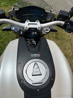 Ducati Monster 796 - 4