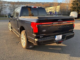 Ford F-150 Lightning - 4
