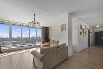 Priestranný mezonet v tichej lokalite s krbom - 4