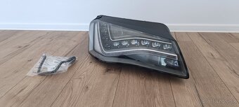 Svetlomet Audi A8 - 4